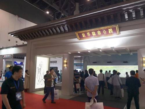 鸿合科技智慧教育新品引普教展瞩目