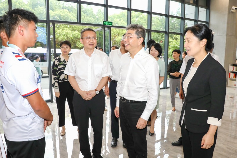 教育部领导在常调研职业教育产教融合发展工作