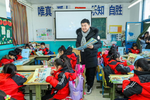 星愿行远，梅赛德斯奔驰一行暖心探访北京行知学校