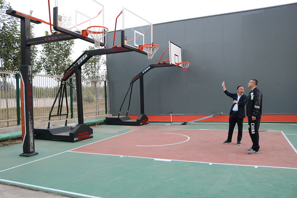 热烈欢迎中国篮球教练范斌来宏康体育参观指导！