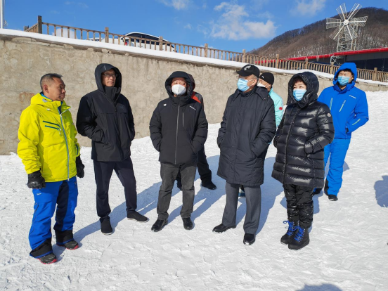 哈尔滨体育学院校领导检查指导冬奥学院滑雪教学工作