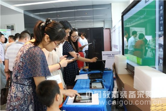 江蘇省泰州市成功舉辦教育裝備“數字化學習”專題展演活動