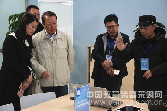 全國基礎教育裝備工作會議與會代表考察南京教育裝備