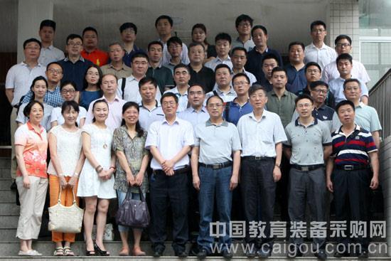 《南京教育裝備》召開第二屆編委會議