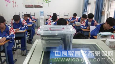 今天開學萬象，我們都要hold??！