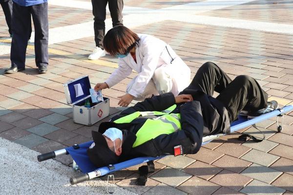 青岛科技大学中德校区开展“关注消防 生命至上”消防演练活动