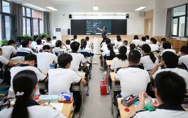 高擎教育之光，成就每個孩子！保倫電子itc助力新武鋼三中智慧校園建設！