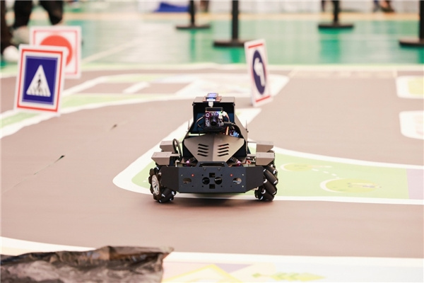 瞄准K12课堂的教与学，创造栗无人驾驶V1智能车进入白名单赛事