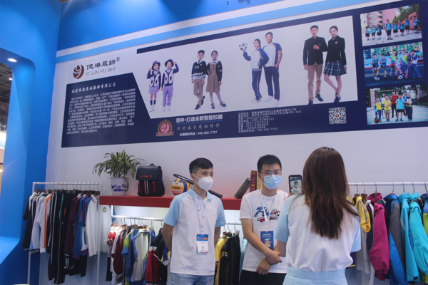 大咖蒞臨·簽約不斷·云上展覽，智能校服引領中國校服流行趨勢！