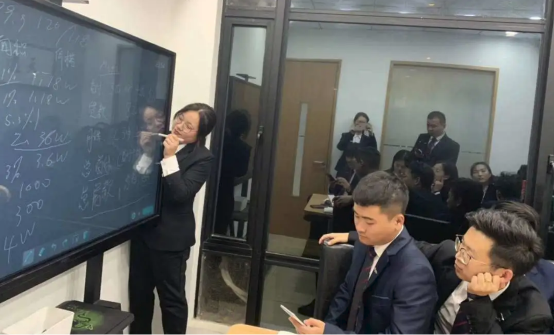 大學畢業生選擇來德佑做房產經紀人 他們的成長之路值得一看
