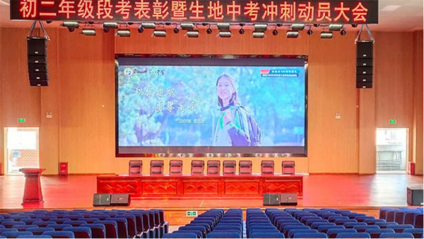 2026年智慧校园 LED 屏如何兼顾高清与低能耗？教学楼、图书馆、走廊场景选型全解析