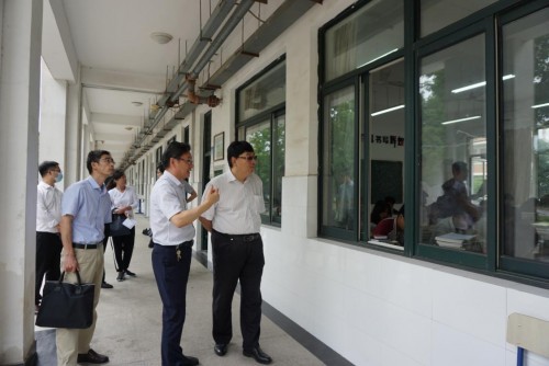 淮南市政協副主席董眾兵調研智慧學校建設與應用工作