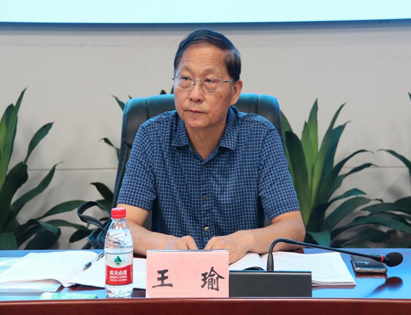 河南省中小學校服專項整治暨教育裝備推進會召開