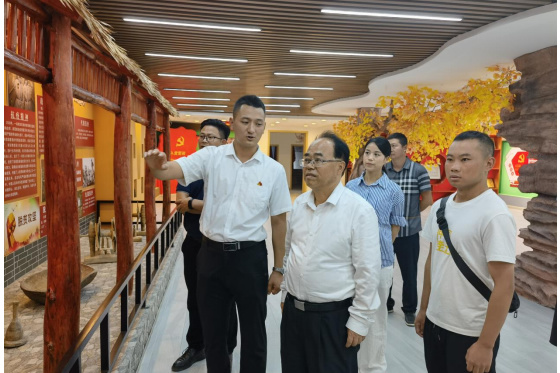 情牽千里！貴州民族大學黨委副書記張鵬程赴新疆共青團開展調研并看望民大在疆學子