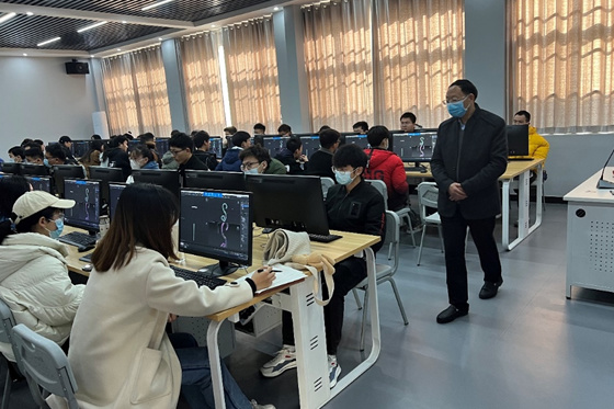 河南城建學院副校長周穎杰帶隊檢查新學期線下教學工作