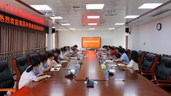 南昌市檔案館來江西科技師范大學洽談館校合作