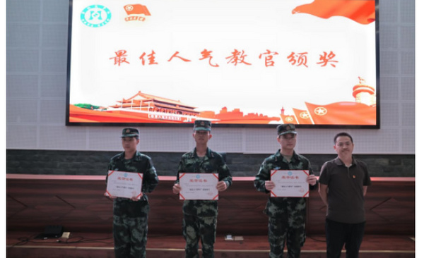 七十五載逢盛世 青春挺膺正當時— —攀枝花學院舉行國慶節升旗儀式暨國旗下的演講