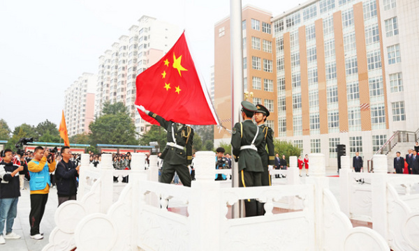 新起点 新征程 新目标 新使命 陇东学院举行增列为硕士学位授予单位升国旗仪式