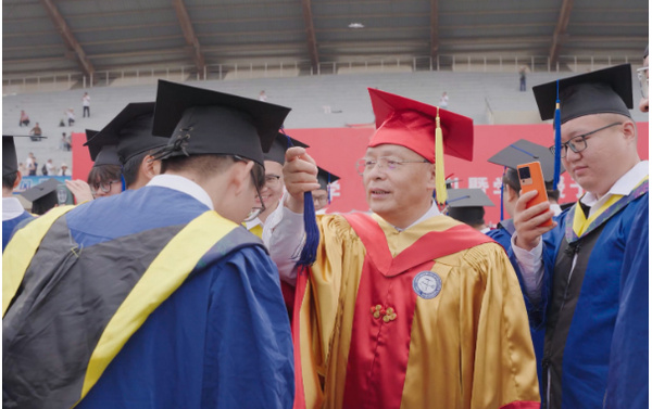 安徽理工大学隆重举行2025届学生毕业典礼暨学位授予仪式