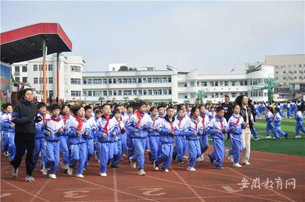 安徽歙县大力推进中小学体育大课间活动