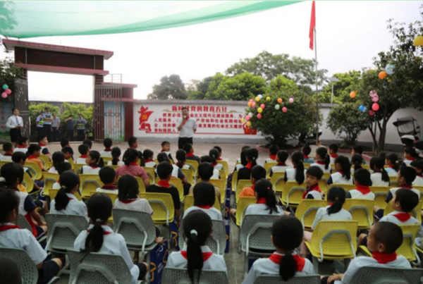 愛心助學，情暖“六一”丨博士有成對岑溪市大公小學捐資助學
