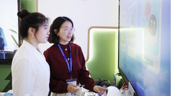 聚力“数字化建设”， 阿尔法蛋 AI 学前教育解决方案亮相中国教装展