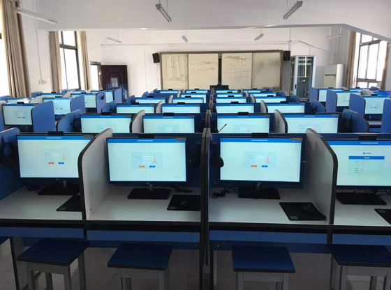 AOC一体机 | 开启武汉市洪山中学的数字化智慧教室之门！