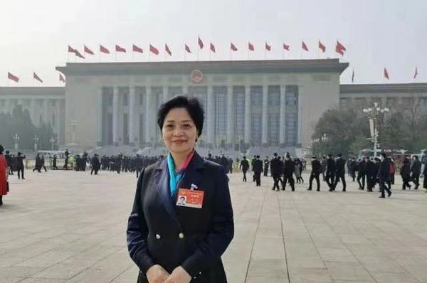 智能化時代，校服企業必須做智能校服？這些你需要知道！