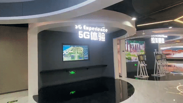 工業發展館中體驗宙思5G+交互式數字孿生系統