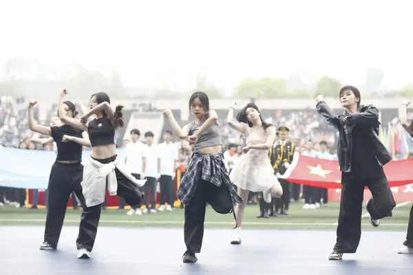 重慶師范大學舉辦第五十七屆春季田徑運動會