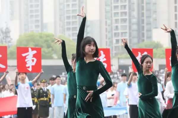 重慶師范大學舉辦第五十七屆春季田徑運動會