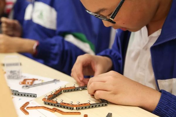 華南師范大學附屬中學STEAM創客教室第一課