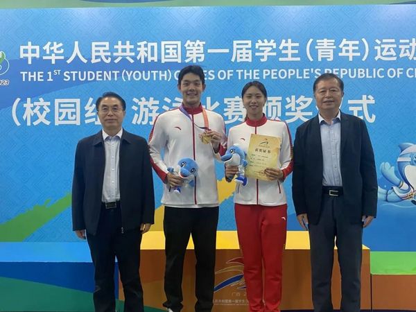 東南大學運動員李樺均勇奪學青會男子乙組1500米自由泳冠軍