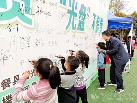 西京学院宣传环保理念加强美丽校园建设