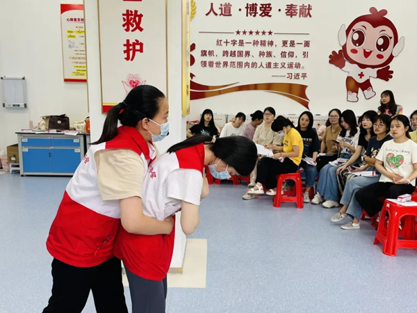 湄洲湾职业技术学院开展红十字“救护员”培训
